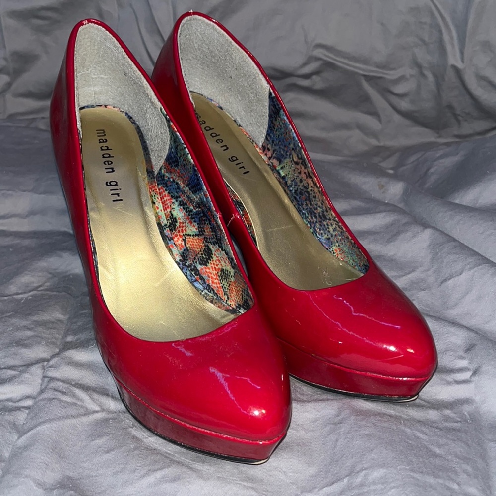 MADDEN GIRL MAROON RED 9 1/2